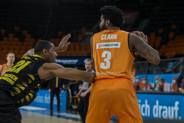 这位年轻的 这位年轻的