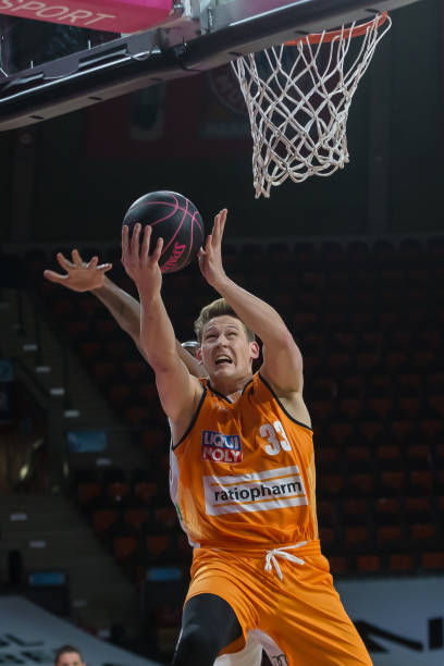 处合同年或 处合同年或