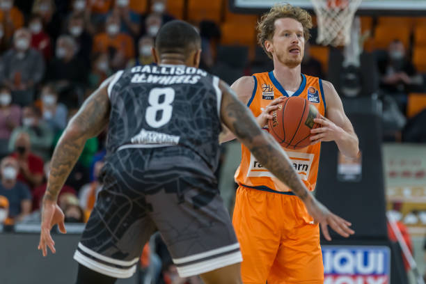 脚尖指向 脚尖指向